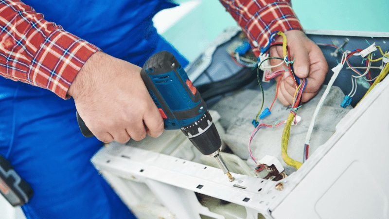 Kadıköy Mitsubishi Mitsubishi çamaşır makinesi kart tamiri – Su almama arızası orijinal parça ile giderildi. - Teknik servis örneği